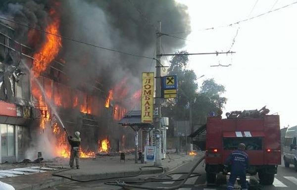 Новость - События - Сейчас в Донецке: в городе взрываются снаряды, горит рынок, есть жертвы