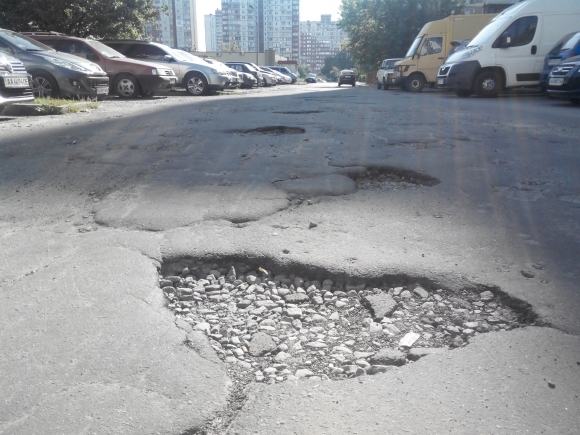Новость - Транспорт и инфраструктура - Киевляне сами начали латать разбитые дороги