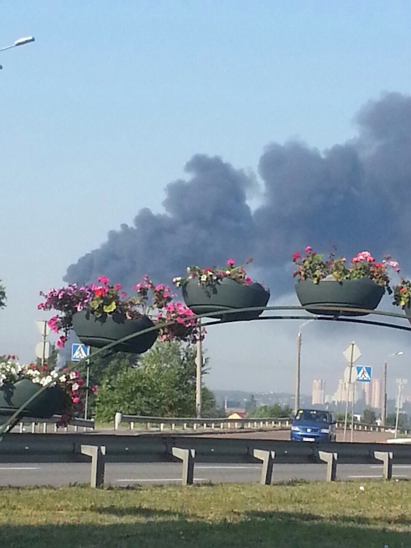 Новость - События - В Киеве горит промзона на Выдубичах