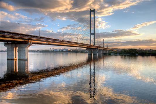 На выходных ограничат движение на Южном мосту. Фото с сайта focus.ua