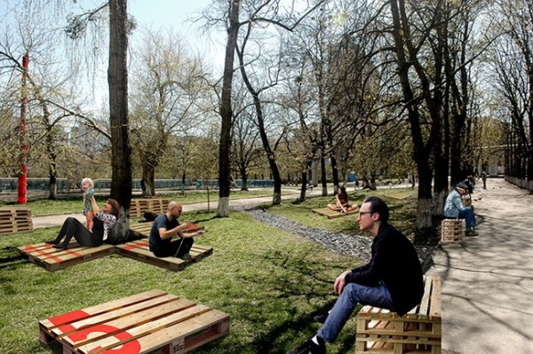 Новость - События - Киевляне своими руками создают скверы и зоны отдыха