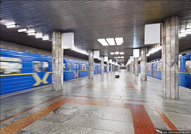 Новость - Транспорт и инфраструктура - А чего добился ты: Vgorode убедил метрополитен выровнять кривую букву в названии станции