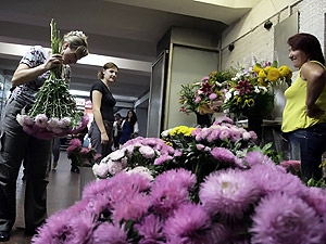 Приличный букет хризантем обойдется как минимум в 100 гривен. Фото с сайта: http://kp.ua/