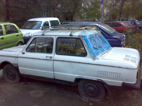 Эвакуировать брошенные авто не позволяет закон. Фото с сайта: http://top4auto.com.ua/