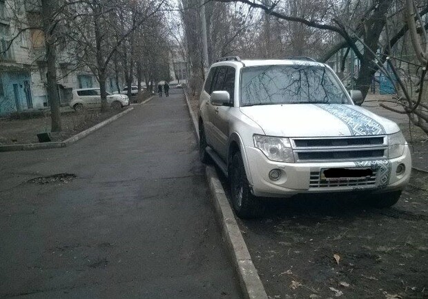 Новость - События - Фотофакт: киевляне зафиксировали неправильную парковку экс-министра