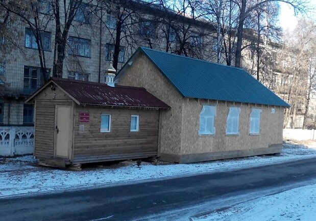 Новость - События - В Оболонском районе на тротуаре появилась незаконная церковь