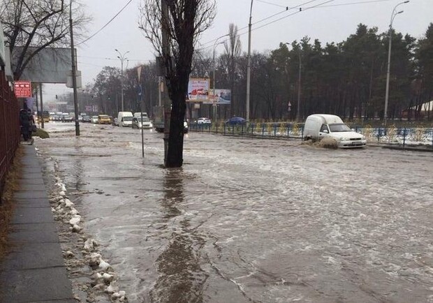 Новость - Спорт - Фотофакт: на Дарнице затопило целый проспект