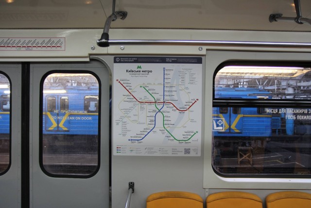 Новость - События - Как это выглядит: в киевской подземке повесили новую схему метрополитена