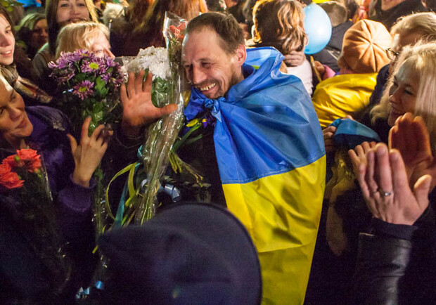 Новость - События - Как на вокзале Киева встречали бойцов, вышедших из Дебальцево