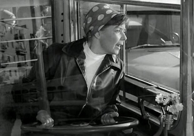 Кадр из фильма "Первый троллейбус"