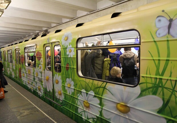Новость - События - Как это выглядит: в Киеве появился "цветочный вагон"
