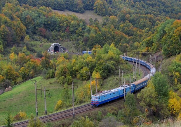 Новость - Транспорт и инфраструктура - Поезд из Киева в Карпаты будет ездить быстрее