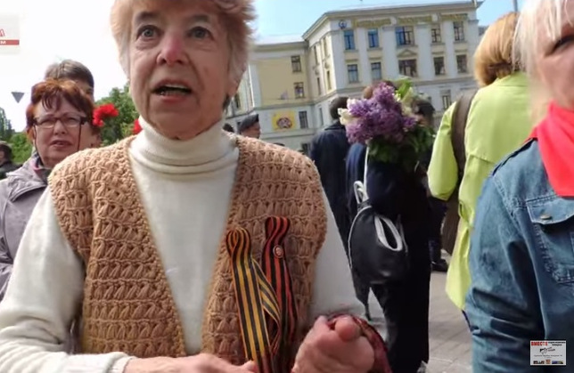 Новость - Люди города - В Киеве узнали, опасно ли носить георгиевскую ленточку в Украине