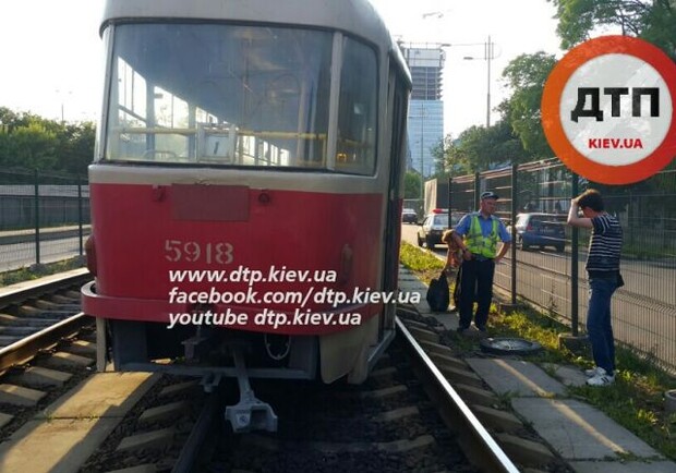 Новость - Транспорт и инфраструктура - В Киеве с рельсов сошел скоростной трамвай