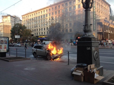 Новость - События - В центре Киева горел автомобиль сотрудника посольства США
