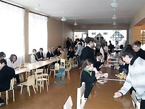 Учителя стараются не комментировать вопрос детского питания. Фото с сайта: http://kp.ua/