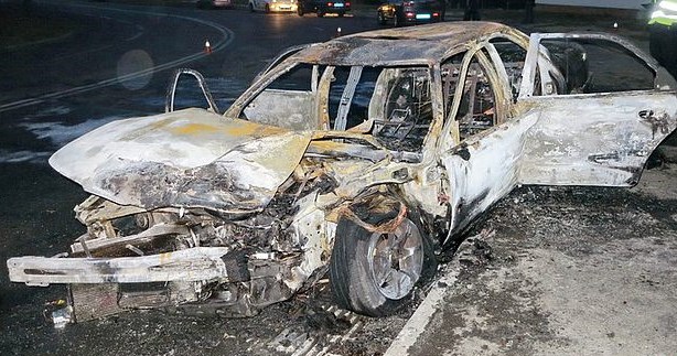 Новость - События - На Новобеличах в аварии сгорел Chrysler