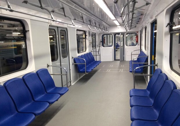 Новость - Транспорт и инфраструктура - Как это выглядит: в киевском метро запустили модернизированные вагоны