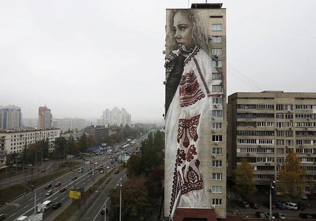 Новость - Досуг и еда - В центре Киева закончили мурал, посвященный красоте украинок