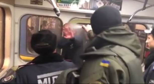 Новость - События - Полиция в киевском метро задержала фейкового "Иисуса". Видео