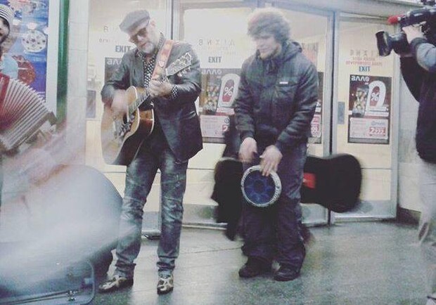 Новость - События - Видео дня: Борис Гребенщиков спел в киевском метро