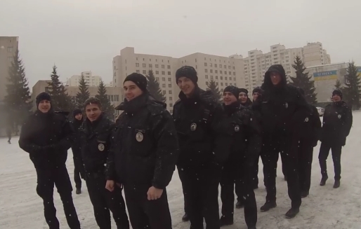 Новость - События - "Мы работаем, а вы отдыхайте": полицейские поздравили украинцев с наступающим праздником