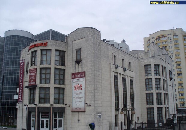 Театр драмы и комедии на левом берегу реконструируют до 2015 года. Фото с сайта otdihinfo.ru