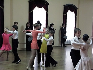 «Я пригласить хочу на танец вас, и только вас!»
Фото с сайта kp.ua