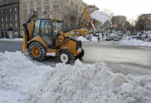 Новость - Транспорт и инфраструктура - Стало известно, сколько машин убирает снег в Киеве
