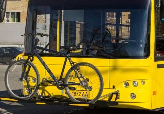 Новость - Транспорт и инфраструктура - Не такой, как все: в Киеве появился автобус с велопарковкой