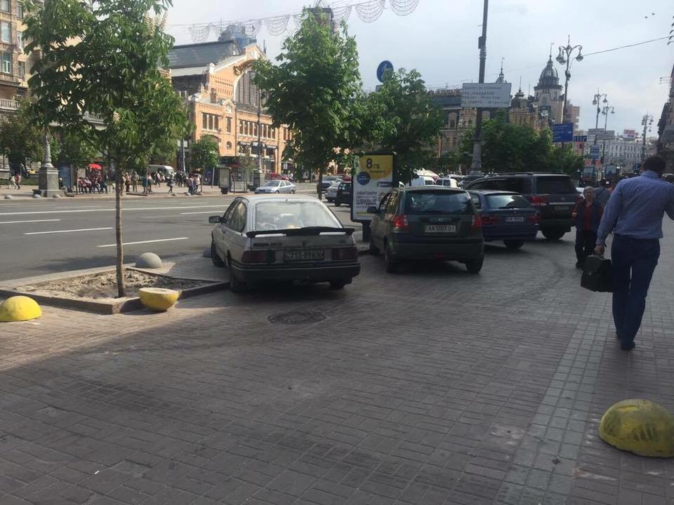 Новость - События - Фотофакт: охамевшие "герои парковки" навели свои порядки на Крещатике