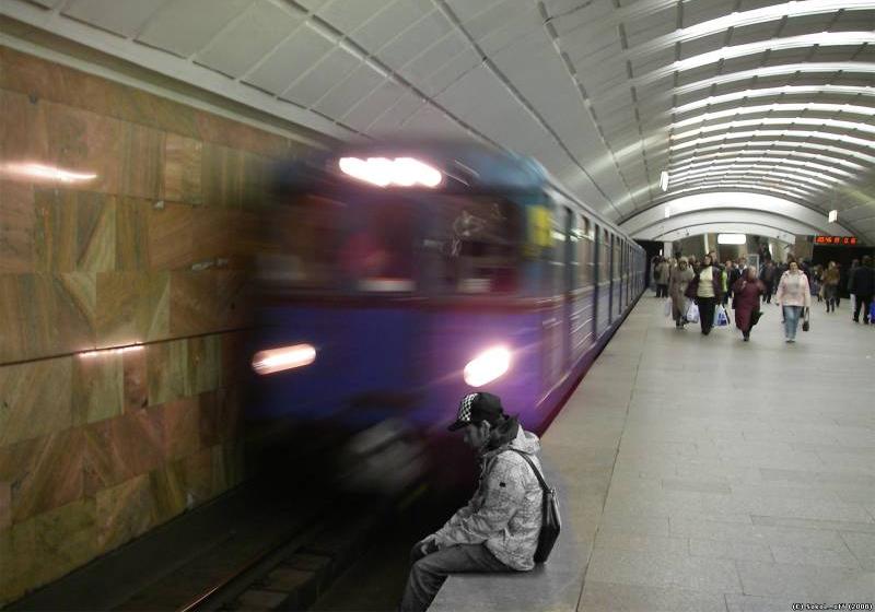 Новость - Транспорт и инфраструктура - Получи ответ: как спасти свою жизнь, если ты упал на рельсы в метро