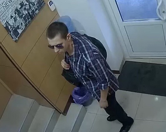 Новость - События - В Киеве разыскивают вооруженного парня, ранившего полицейского и ограбившего обменник