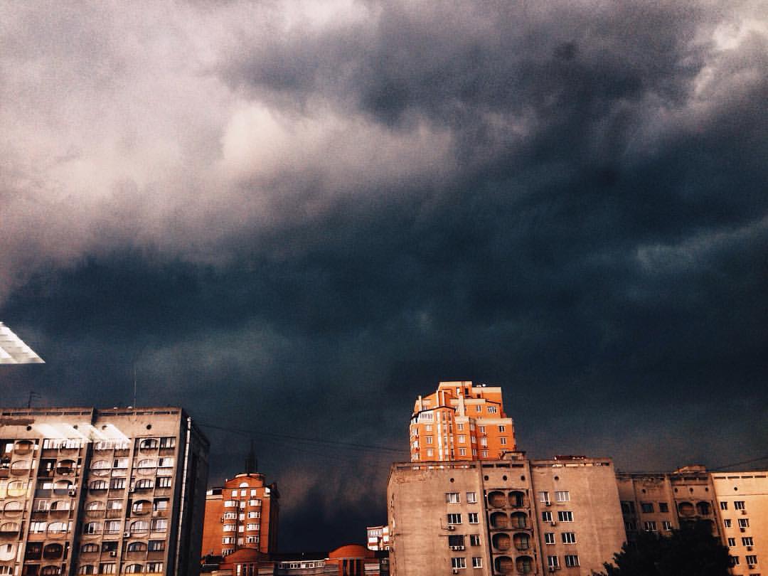 Новость - События - Будьте осторожнее: в Киеве резко ухудшилась погода и пошел сильный град