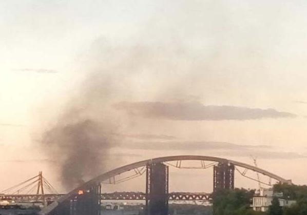 Новость - События - В Киеве горел недостроенный мост через Днепр