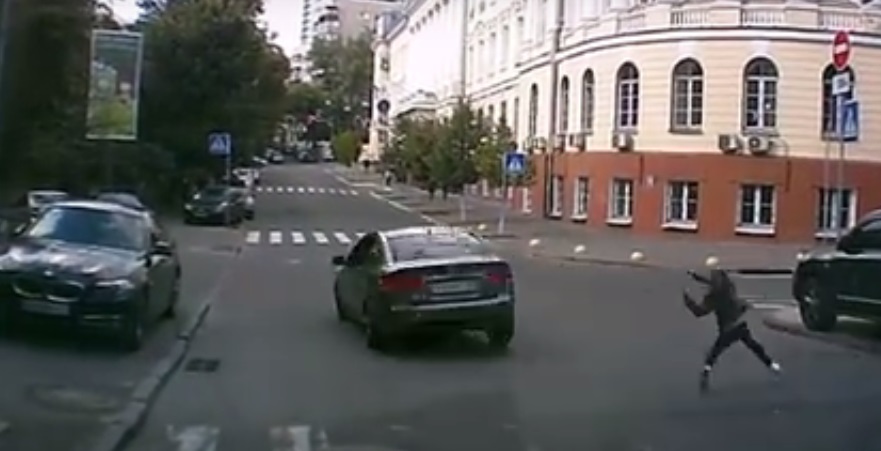 Новость - События - Внимание, розыск: в центре Киева водитель сбил девушку и скрылся