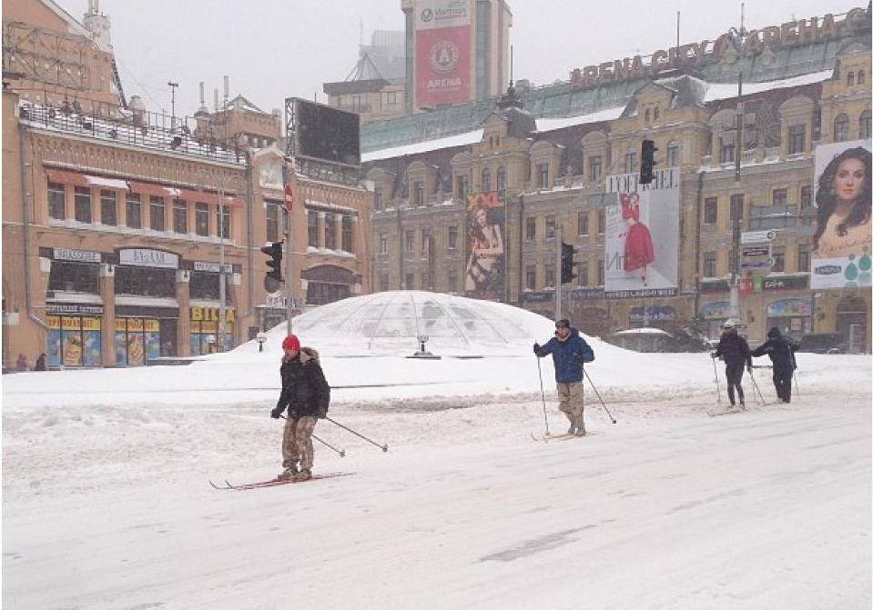 Новость - События - Подарок от немцев: этой зимой снег в Киеве будут убирать машины Mercedes