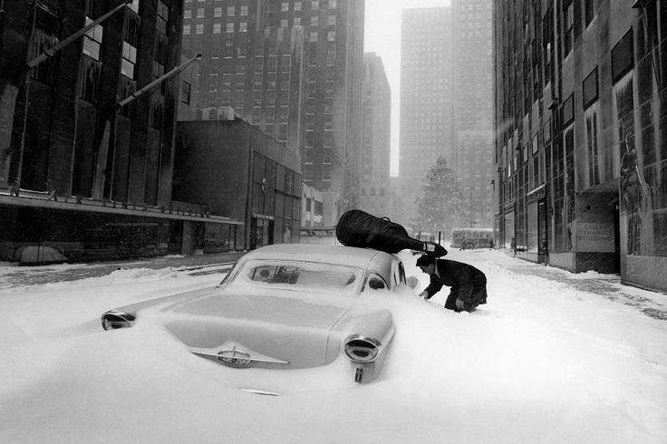 Новость - События - Фотофакт: на Льва Толстого снег с крыши покорежил автомобиль