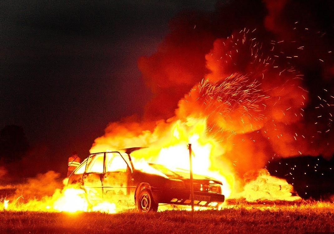 Новость - События - Ярче солнца: за сутки в Киеве сгорели 3 машины