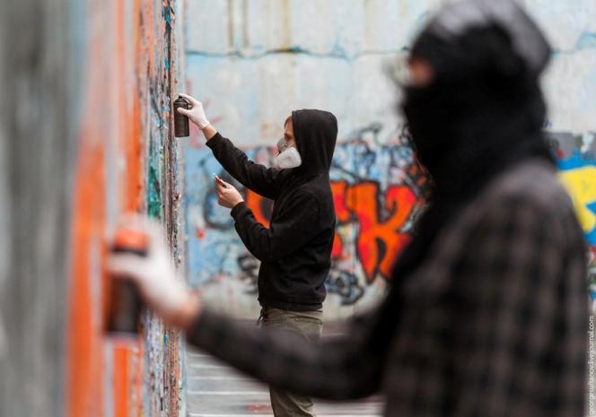 Новость - События - Фотофакт: граффитчики Киева своеобразно ответили коммунальщикам