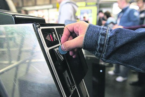 Новость - Транспорт и инфраструктура - Стало известно, чему киевляне отдают предпочтение в метро: карточкам или жетонам