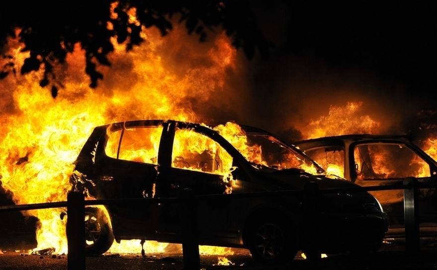 Новость - События - Фотофакт: на Соломенке сгорела иномарка на иностранных номерах