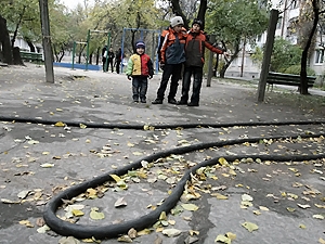 Новость - События - Над столичной детской площадкой протянули 360 вольт 