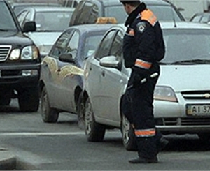 Столичным гаишникам пришлось попотеть, отлавливая гонщиков на киевских дорогах. 

Фото с сайта kp.ua