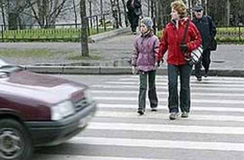 Пешеходные переходы в столице безопасными не назовет даже гаишник.

Фото с сайта tula.aif.ru