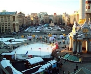 За несколько десятков гривен киевляне могут покататься на катке, стоимостью в 100 тысяч долларов. Фото с сайта blog.i.ua.