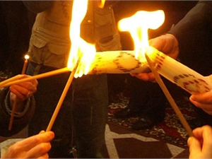 Вифлеемский огонь доставили в Киев. 
Фото с сайта svpressa.ru