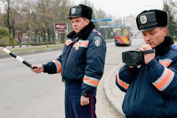 Гаишники активно ловят спешащих к Рождеству водителей. Фото с сайта www.segodnya.ua