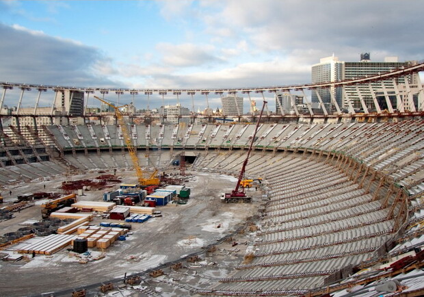 Работы по реконструкции самого дорогого стадиона за время проведения Еврочемпионата в самом разгаре. Фото с сайта www.nsc-olymp.com.