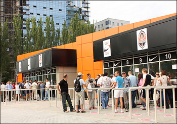 Болельщики смогут купить максимум 76 билетов за весь чемпионат. Фото: Информационный центр "Украина-2012". 